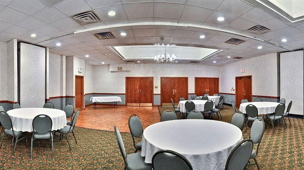 Quality Inn & Suites Bedford West Exterior foto