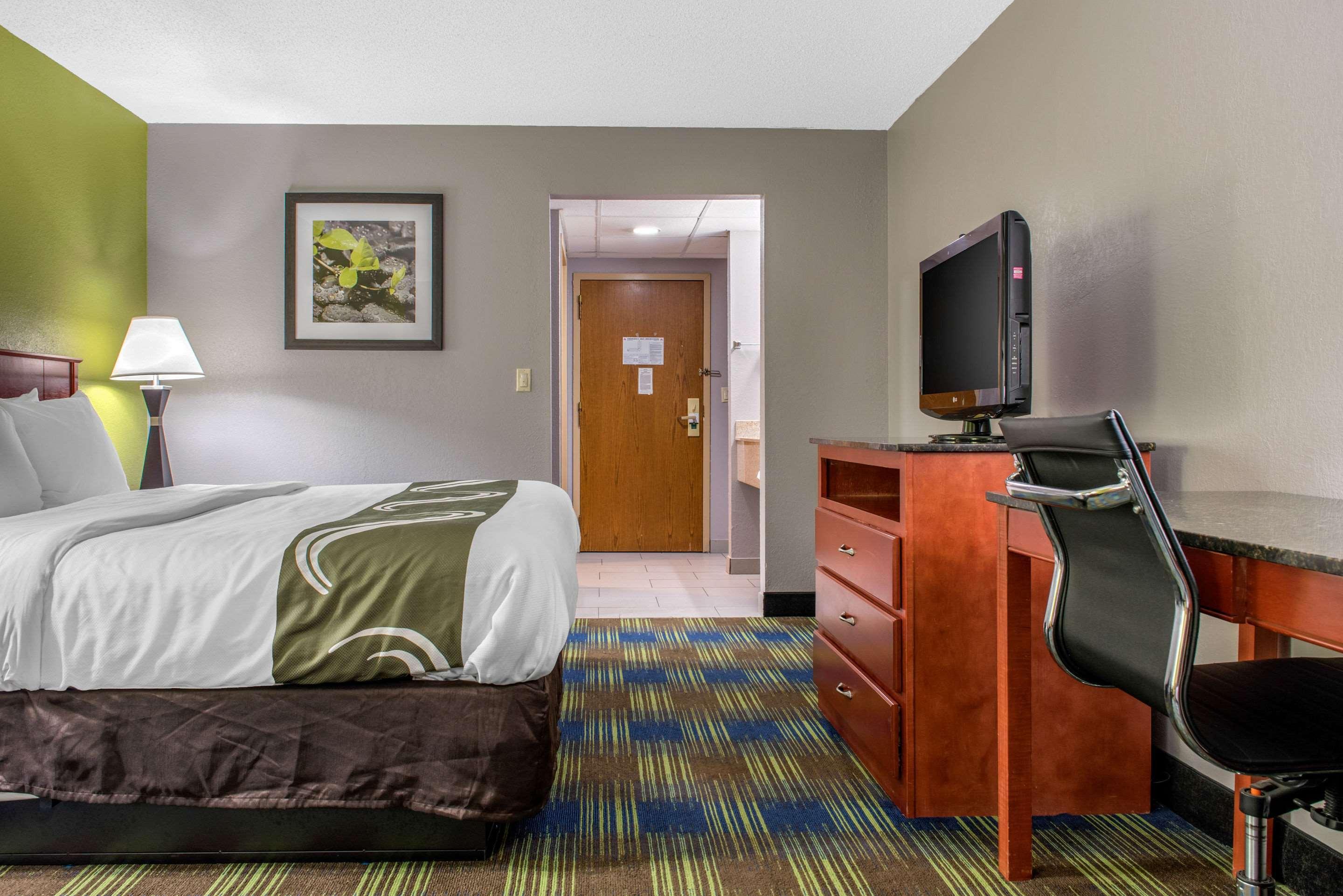 Quality Inn & Suites Bedford West Exterior foto