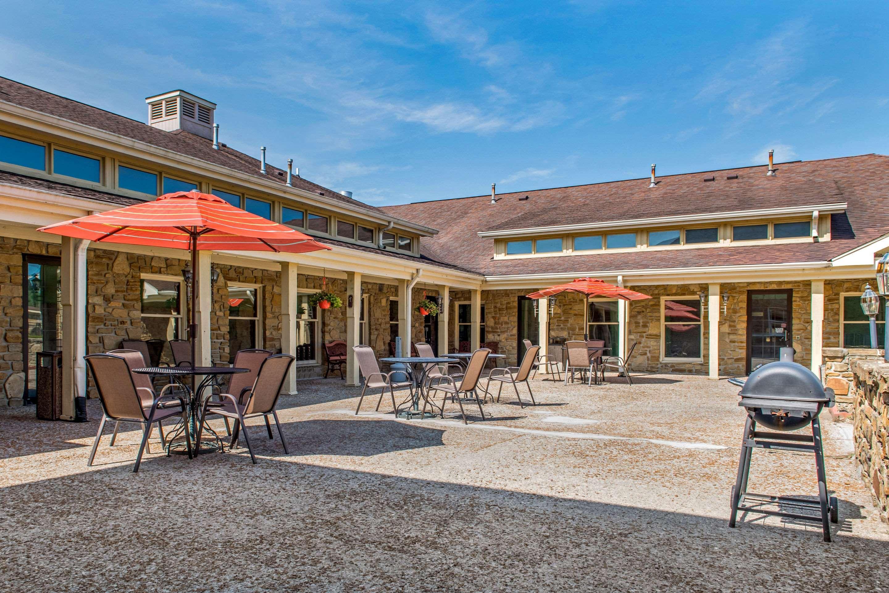 Quality Inn & Suites Bedford West Exterior foto