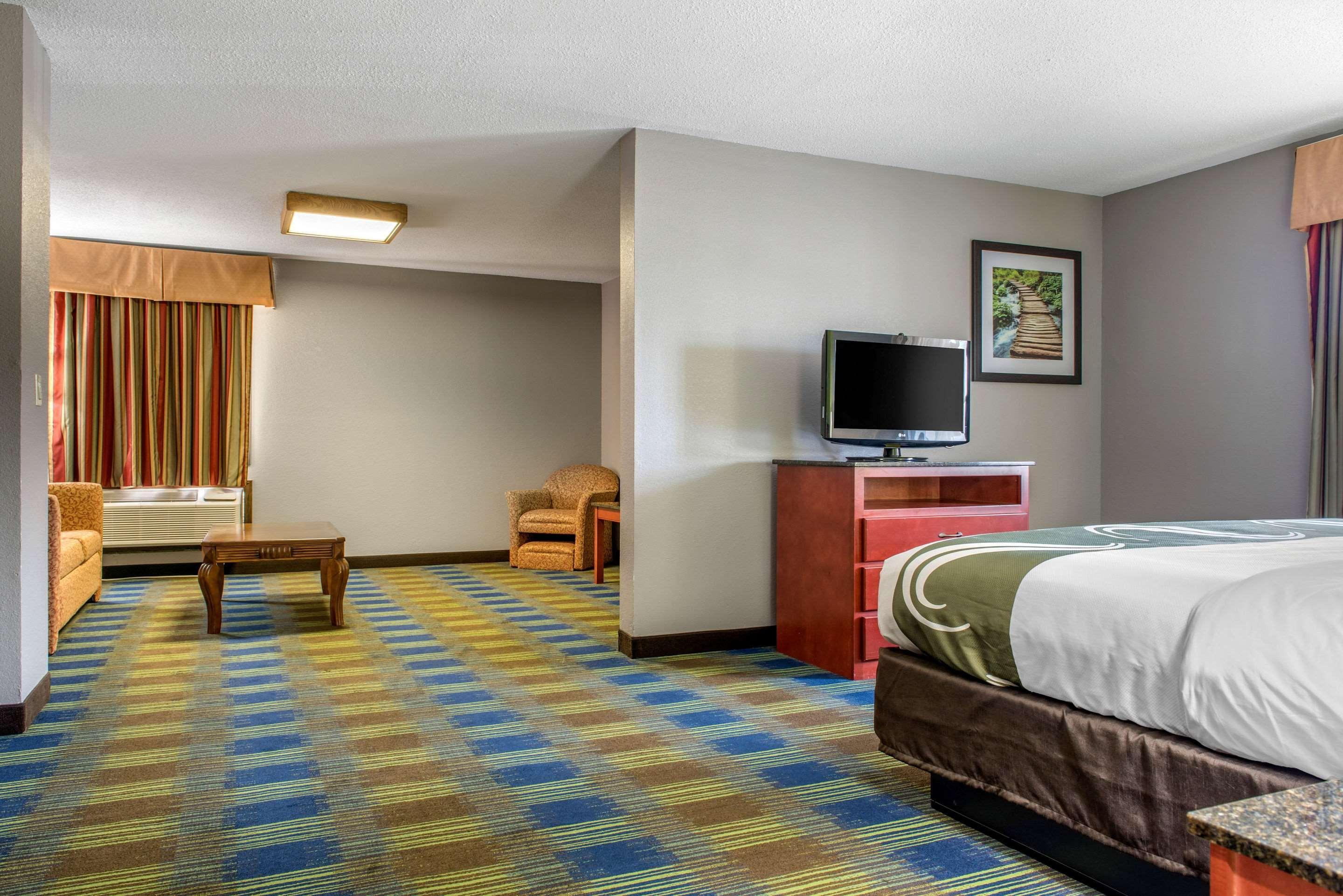 Quality Inn & Suites Bedford West Exterior foto