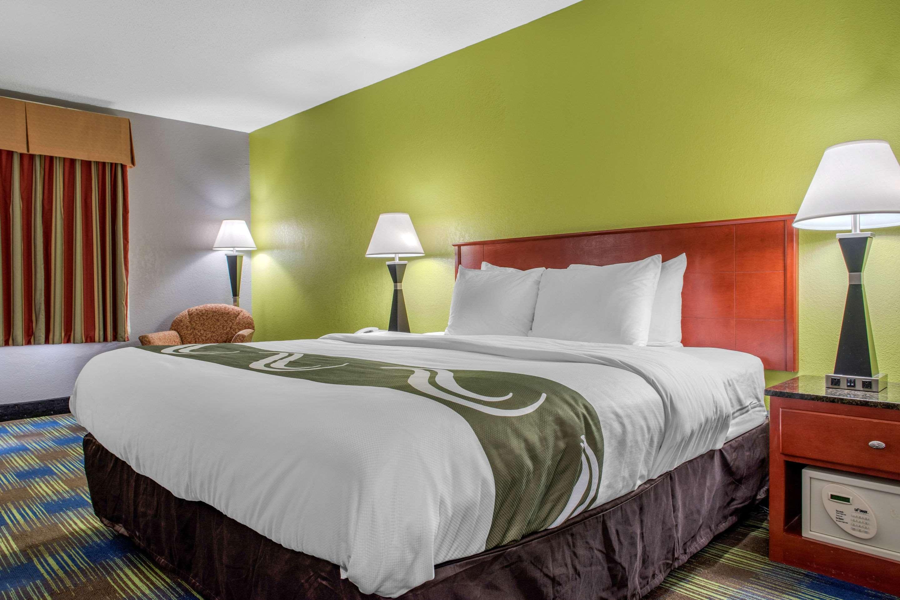 Quality Inn & Suites Bedford West Exterior foto
