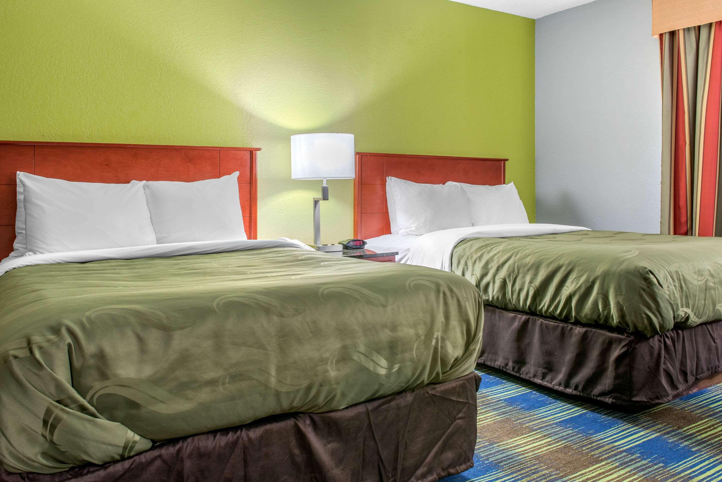 Quality Inn & Suites Bedford West Exterior foto
