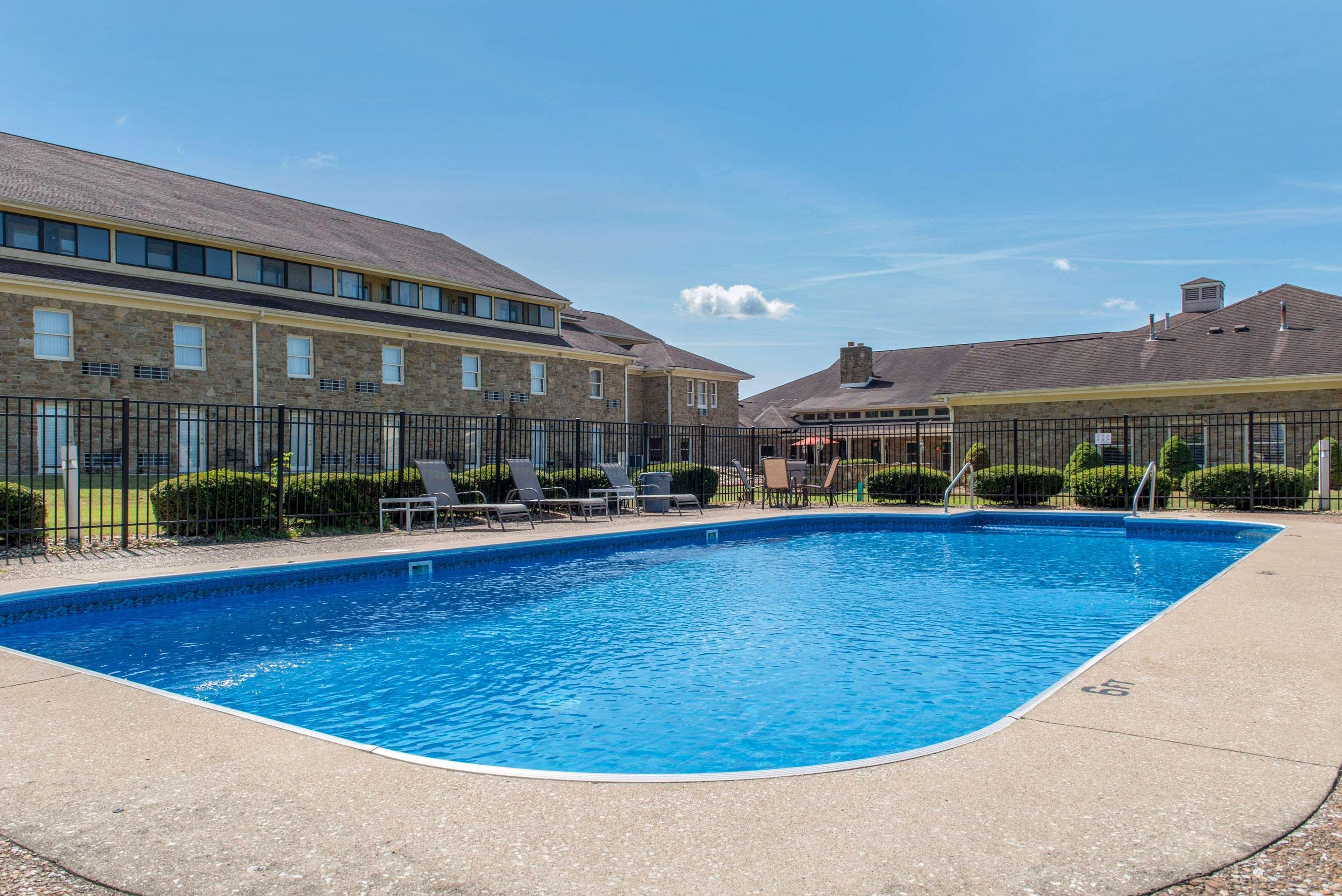 Quality Inn & Suites Bedford West Exterior foto