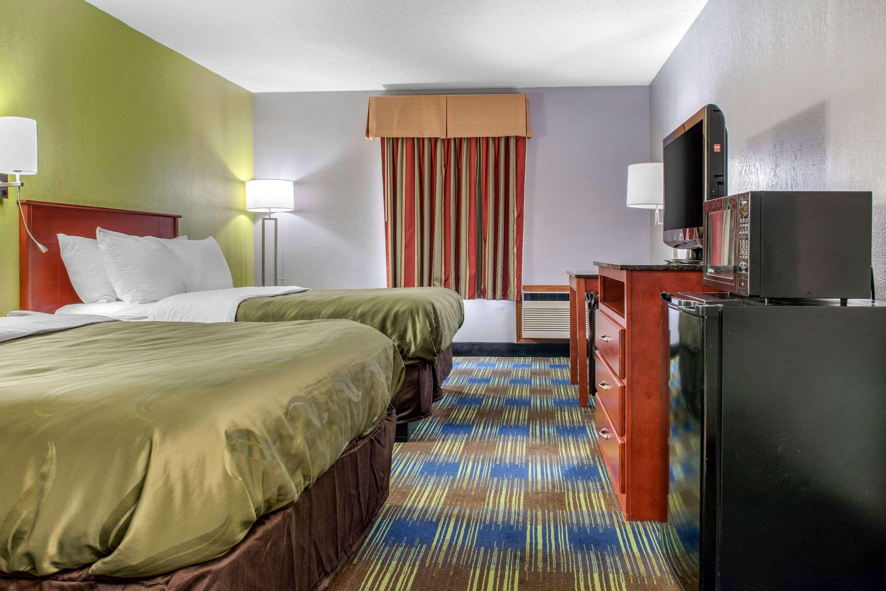 Quality Inn & Suites Bedford West Exterior foto
