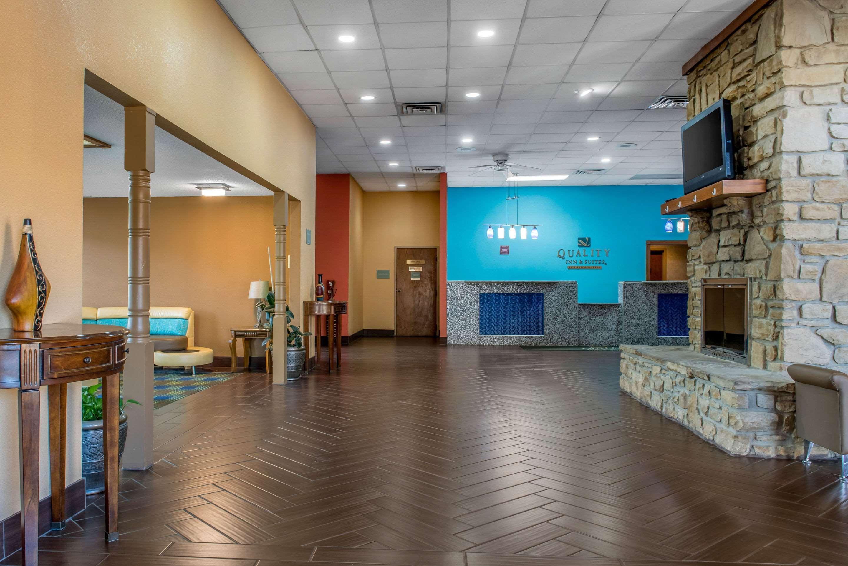 Quality Inn & Suites Bedford West Exterior foto