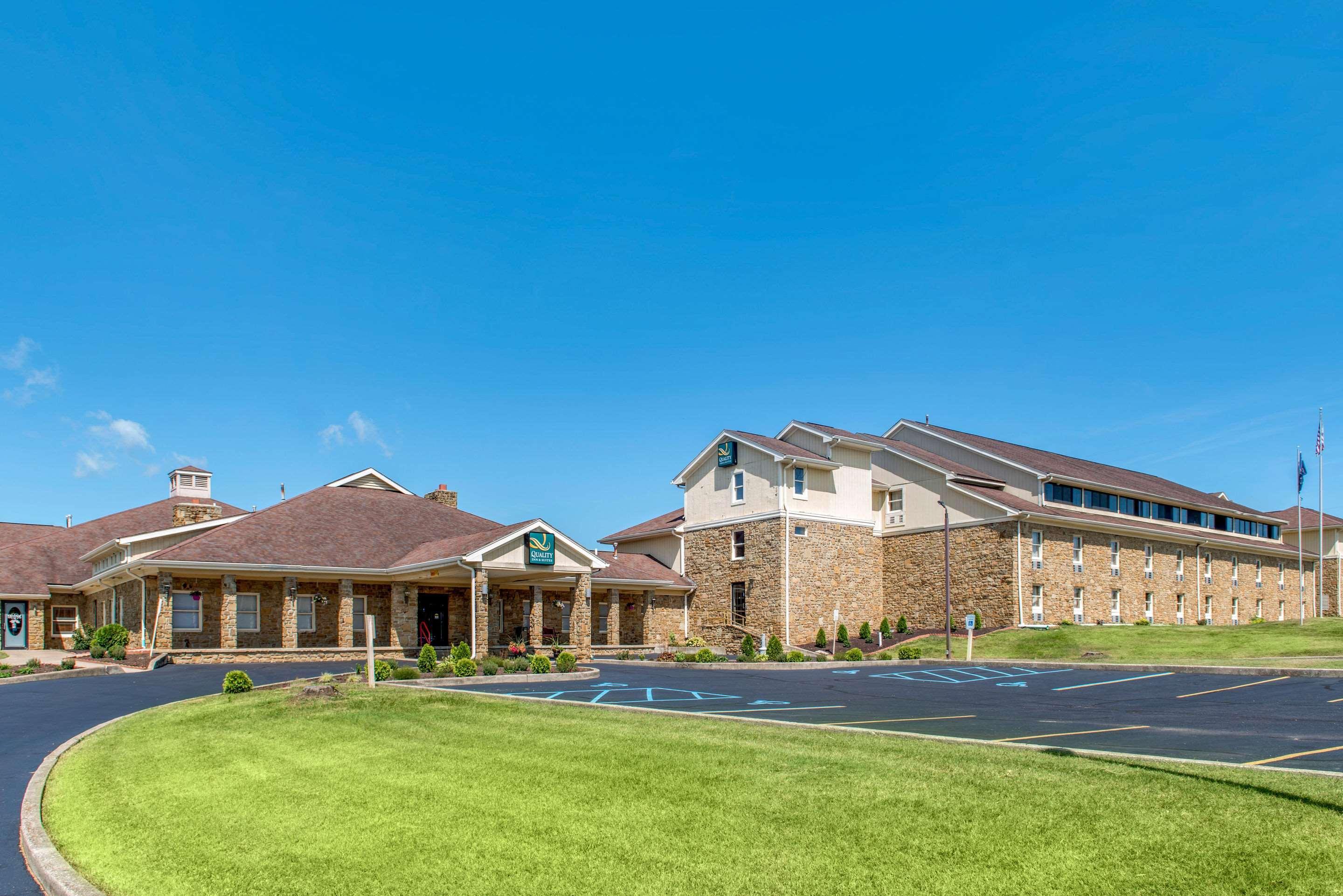 Quality Inn & Suites Bedford West Exterior foto