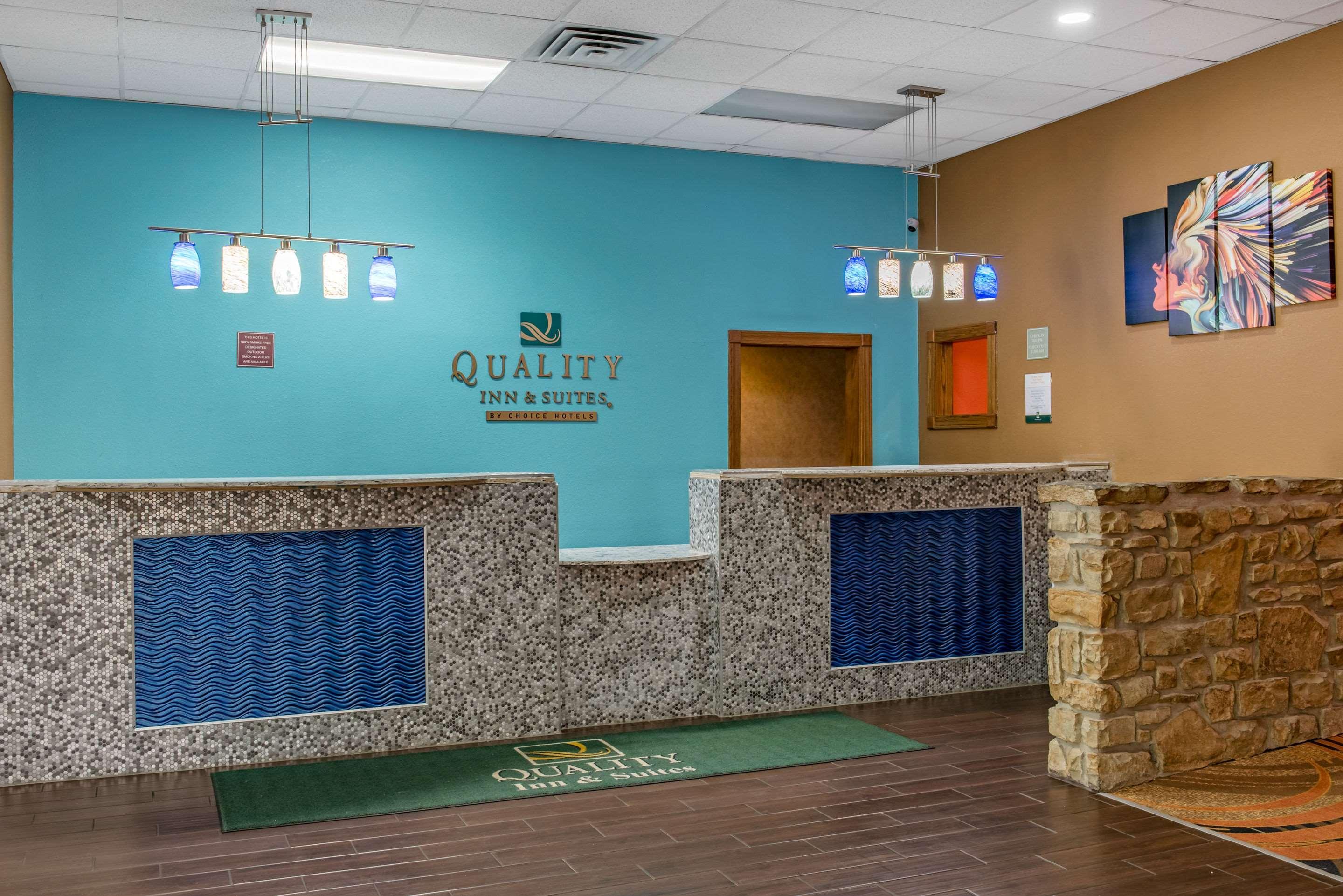 Quality Inn & Suites Bedford West Exterior foto