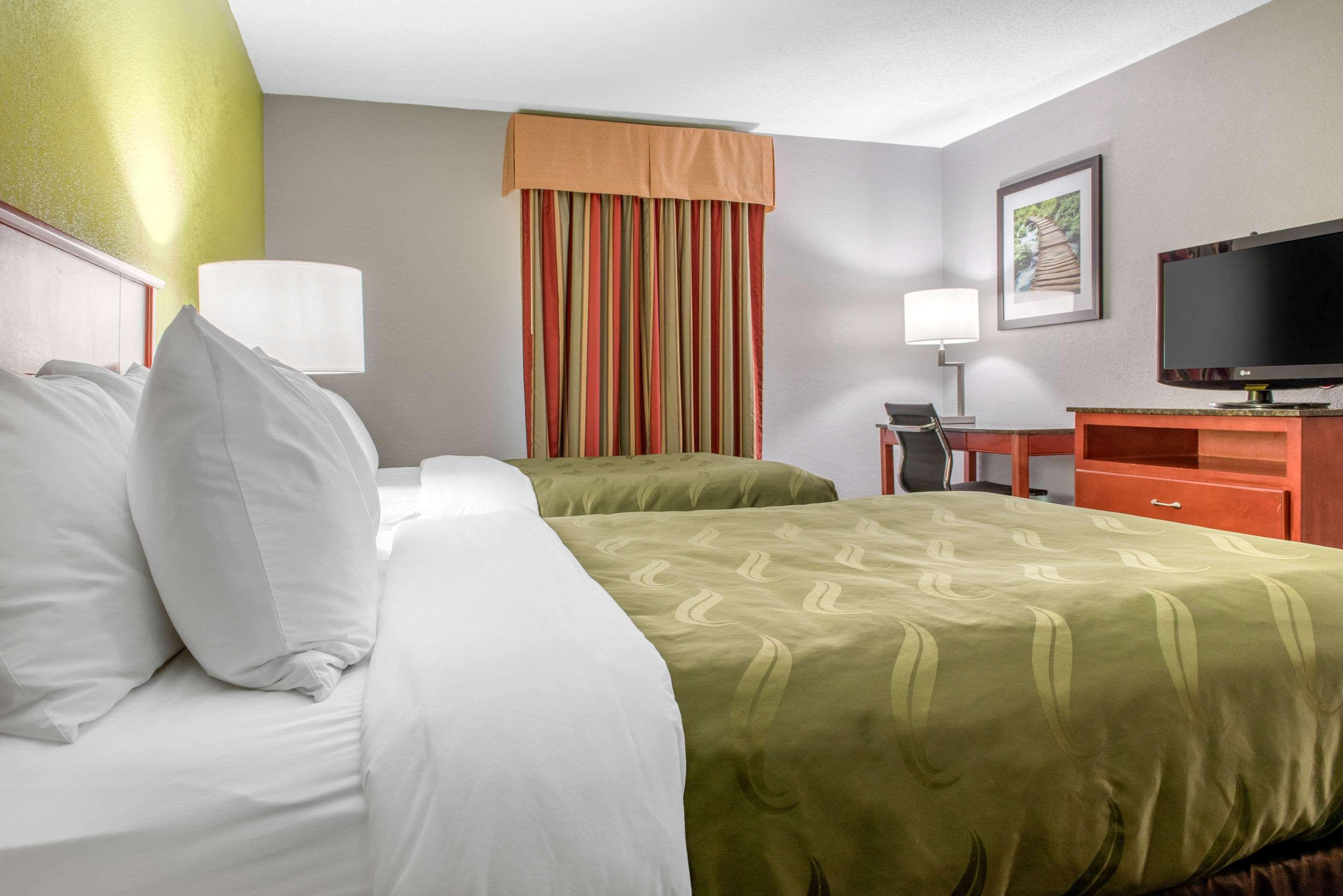 Quality Inn & Suites Bedford West Exterior foto
