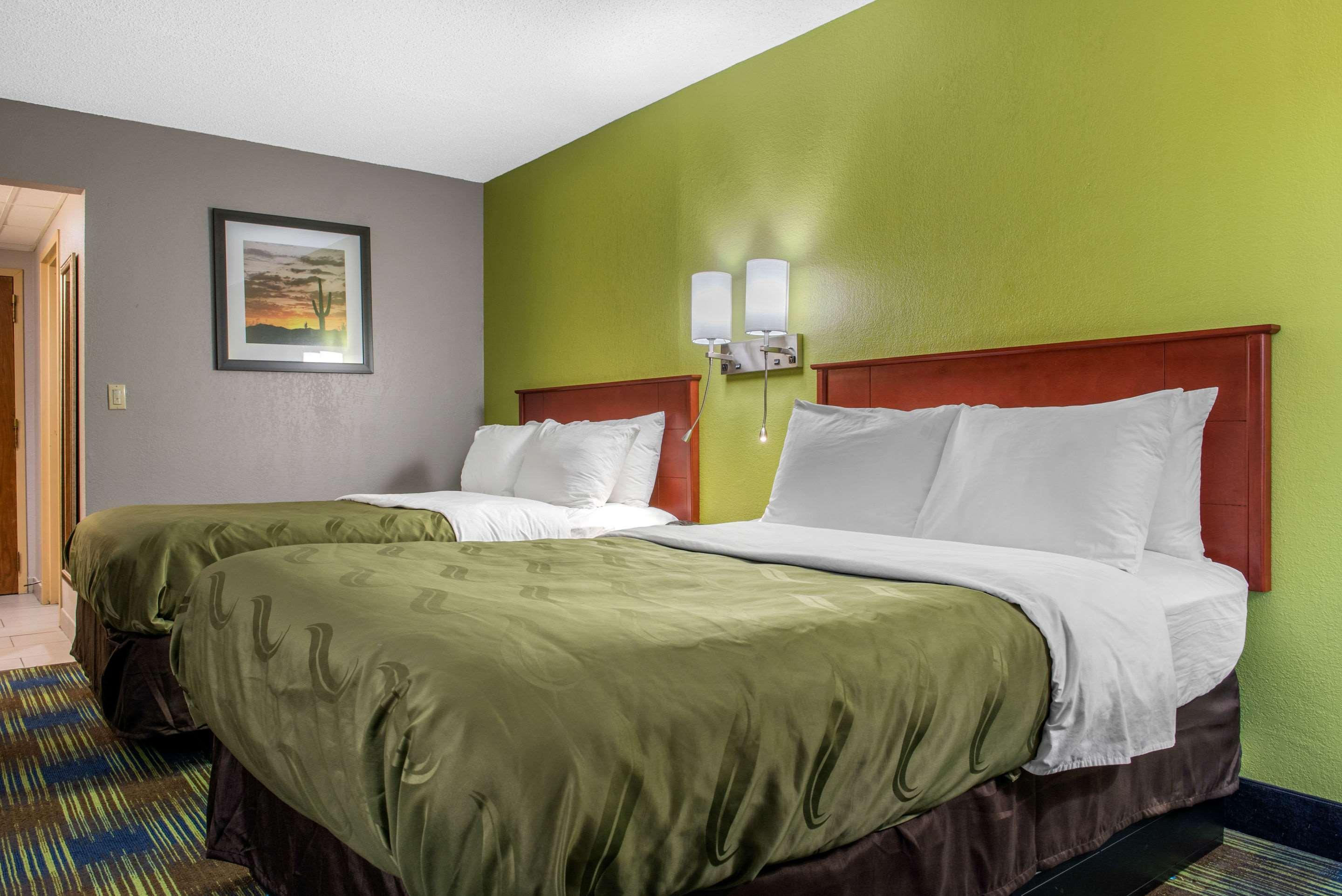 Quality Inn & Suites Bedford West Exterior foto
