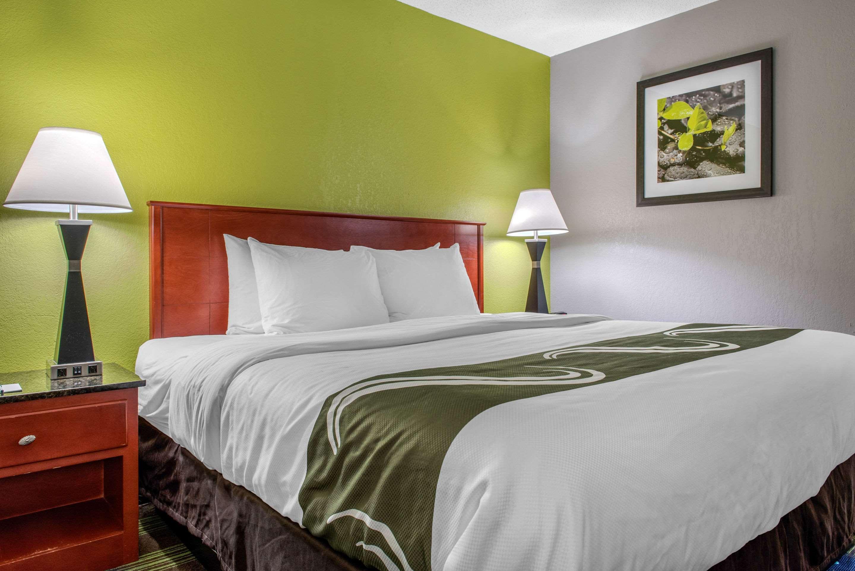 Quality Inn & Suites Bedford West Exterior foto