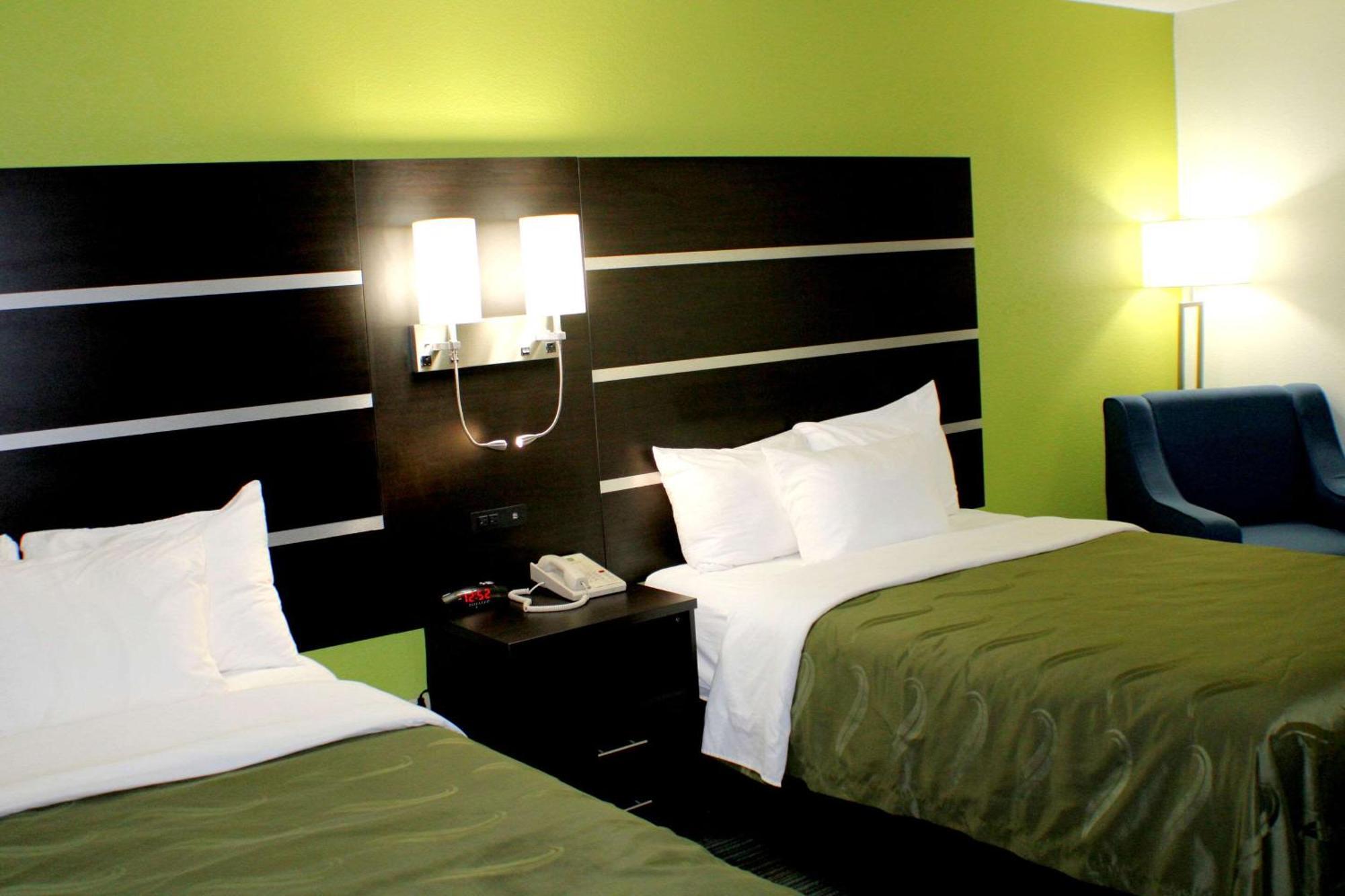 Quality Inn & Suites Bedford West Exterior foto
