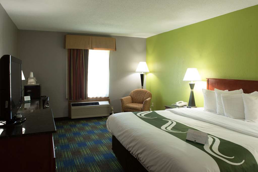 Quality Inn & Suites Bedford West Zimmer foto
